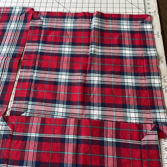 4 square (19" x 19"), red/white/blue plaid napkins - Picture 6 of 13